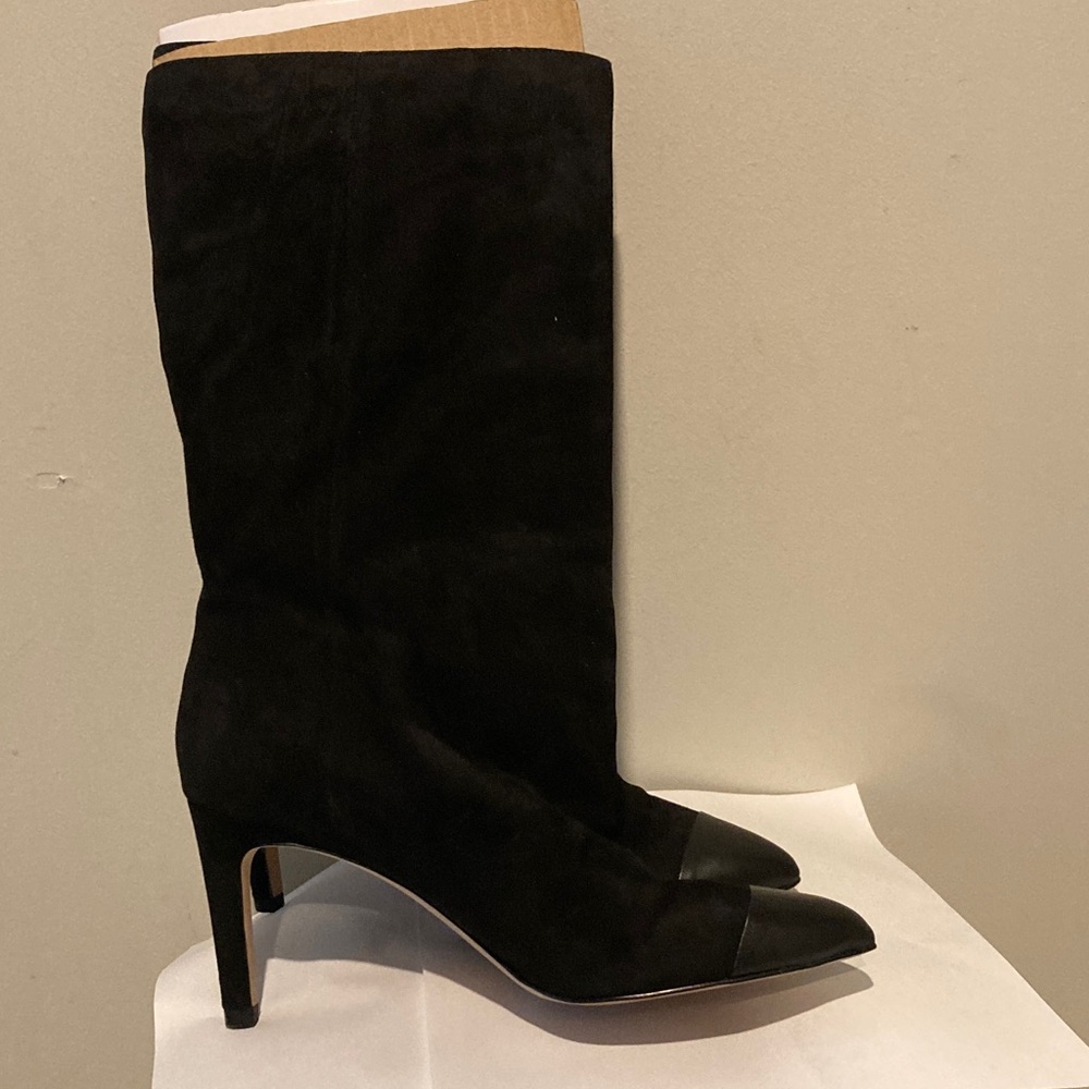 Black  Suede Leather Heeled Boots 👢, size-7.5”.Heels is about-3”